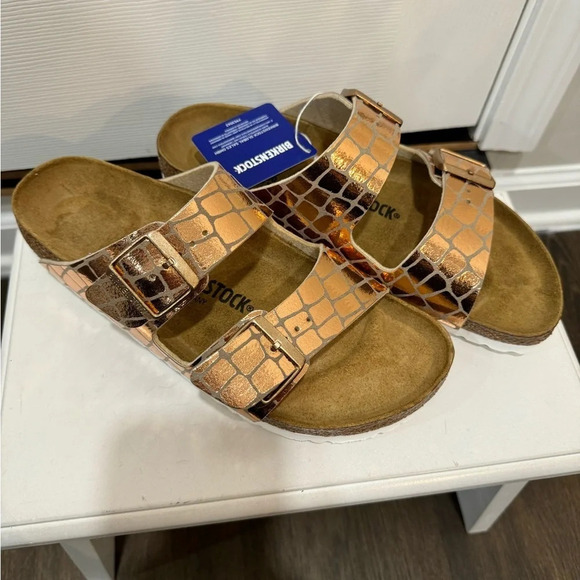 Birkenstock New
Arizona Gator copper
Gleam Two-Strap Comfort Sanda
$100 - Picture 9 of 9